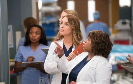 Chandra Wilson Says She Is 'Fighting ' Herself to Stay Until 'Grey's Anatomy' 's 'Very Last Scene'