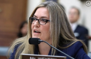 Democratic Rep. Jennifer Wexton Announces She Won't Seek Reelection After PSP Diagnosis